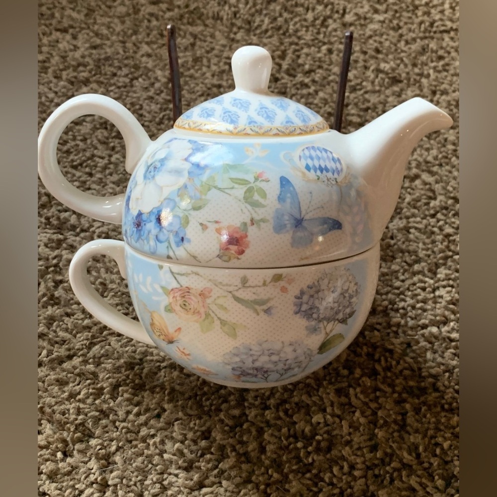 Delton Products “Summer River” Teapot with Matching Cup Set